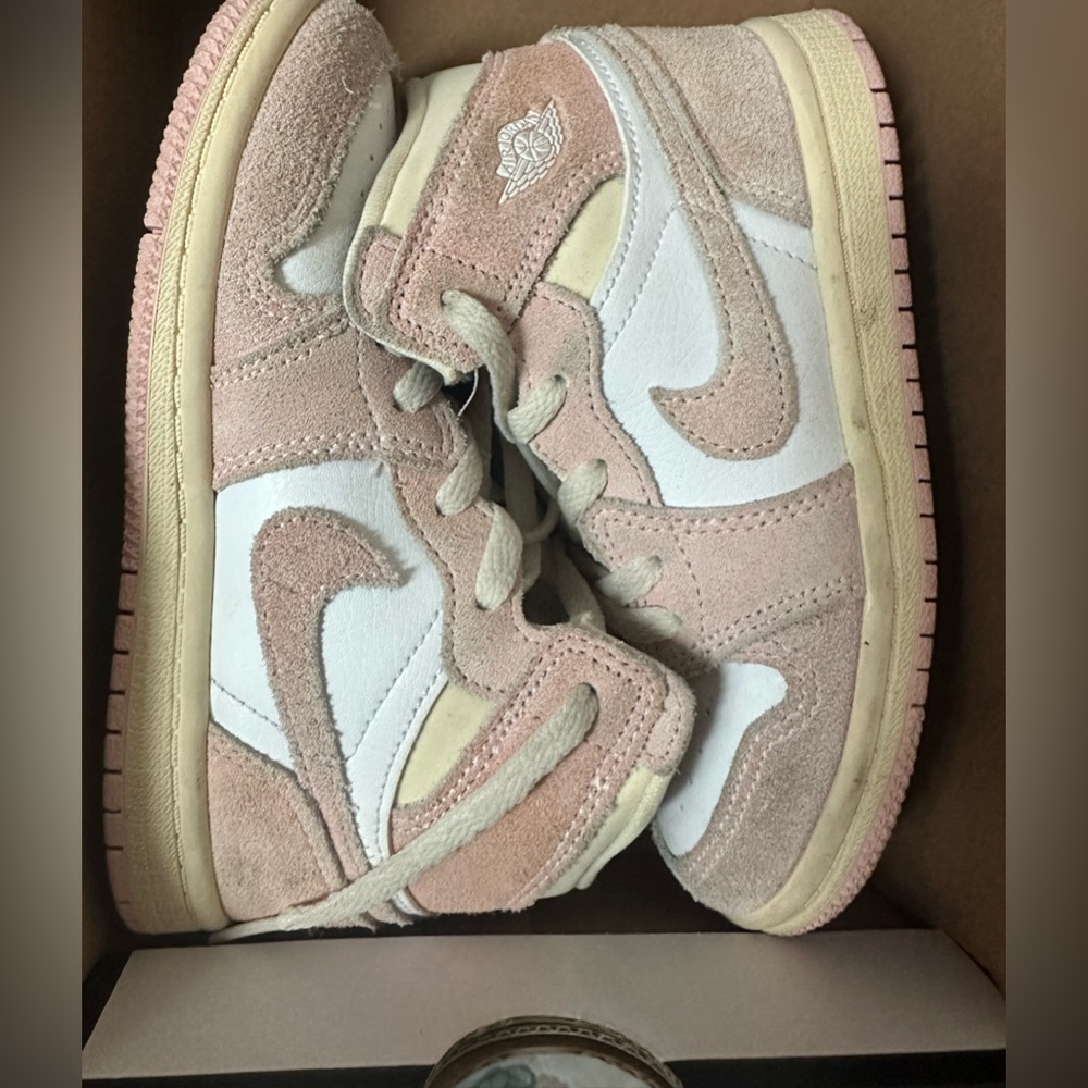 AIR JORDAN 1 pink suede 10c used